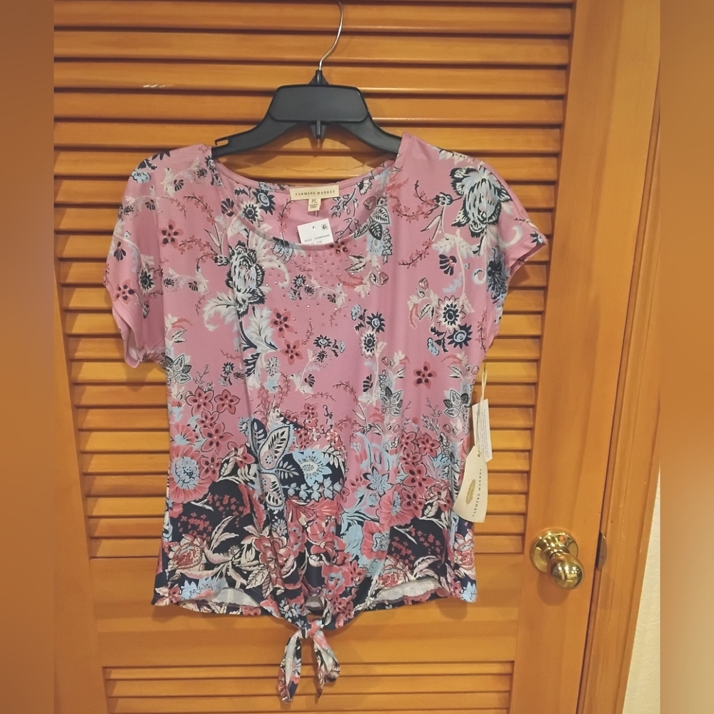 NWT Floral & Paisley Tee w/ Tie Front & Embellishments PLarge